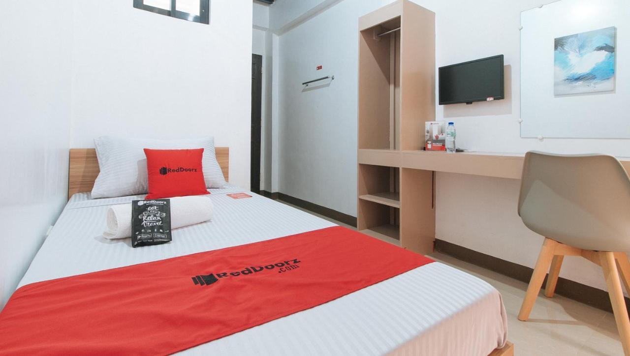 ホテル Reddoorz Near Iloilo International Airport Cabatuan エクステリア 写真