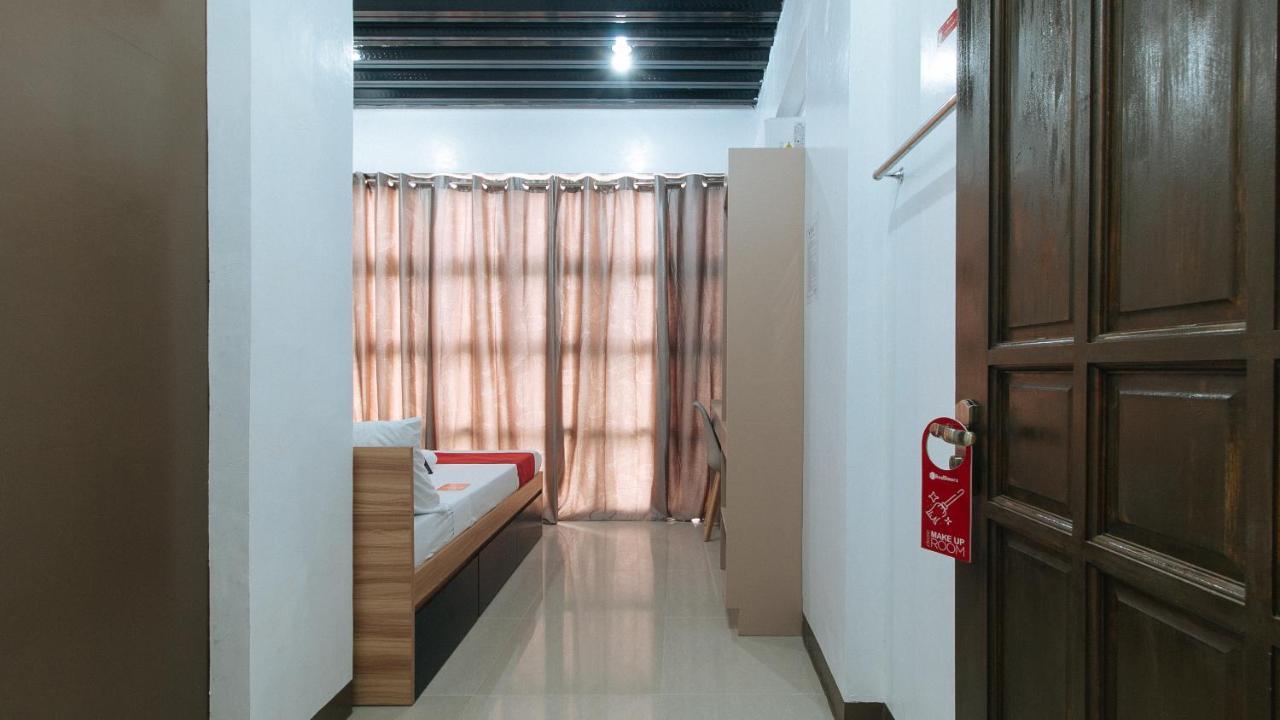 ホテル Reddoorz Near Iloilo International Airport Cabatuan エクステリア 写真