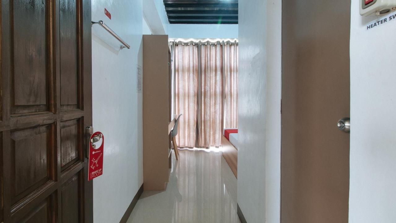 ホテル Reddoorz Near Iloilo International Airport Cabatuan エクステリア 写真