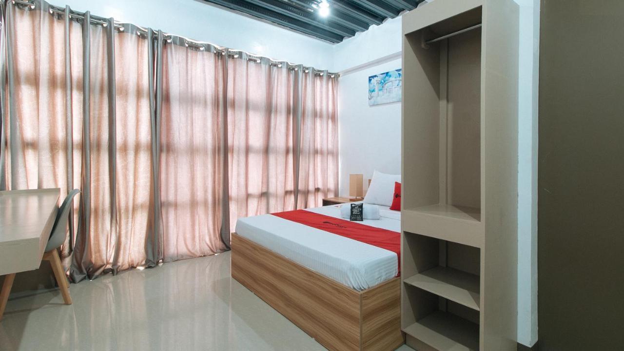 ホテル Reddoorz Near Iloilo International Airport Cabatuan エクステリア 写真